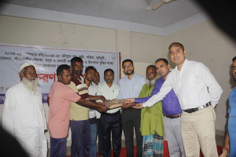 নাগরপুরে প্রান্তিক কৃষকের মাঝে বিনামূল্যে সার ও বীজ বিতরণ অনুষ্ঠিত